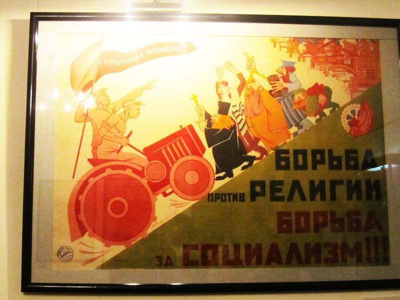 http://opium.at.ua/novosti2/Vystavka_Tatar/Vystavka_antirelig_plakatov2.jpg