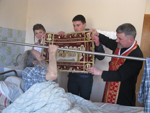 Священников хотят трудоустроить в украинских больницах